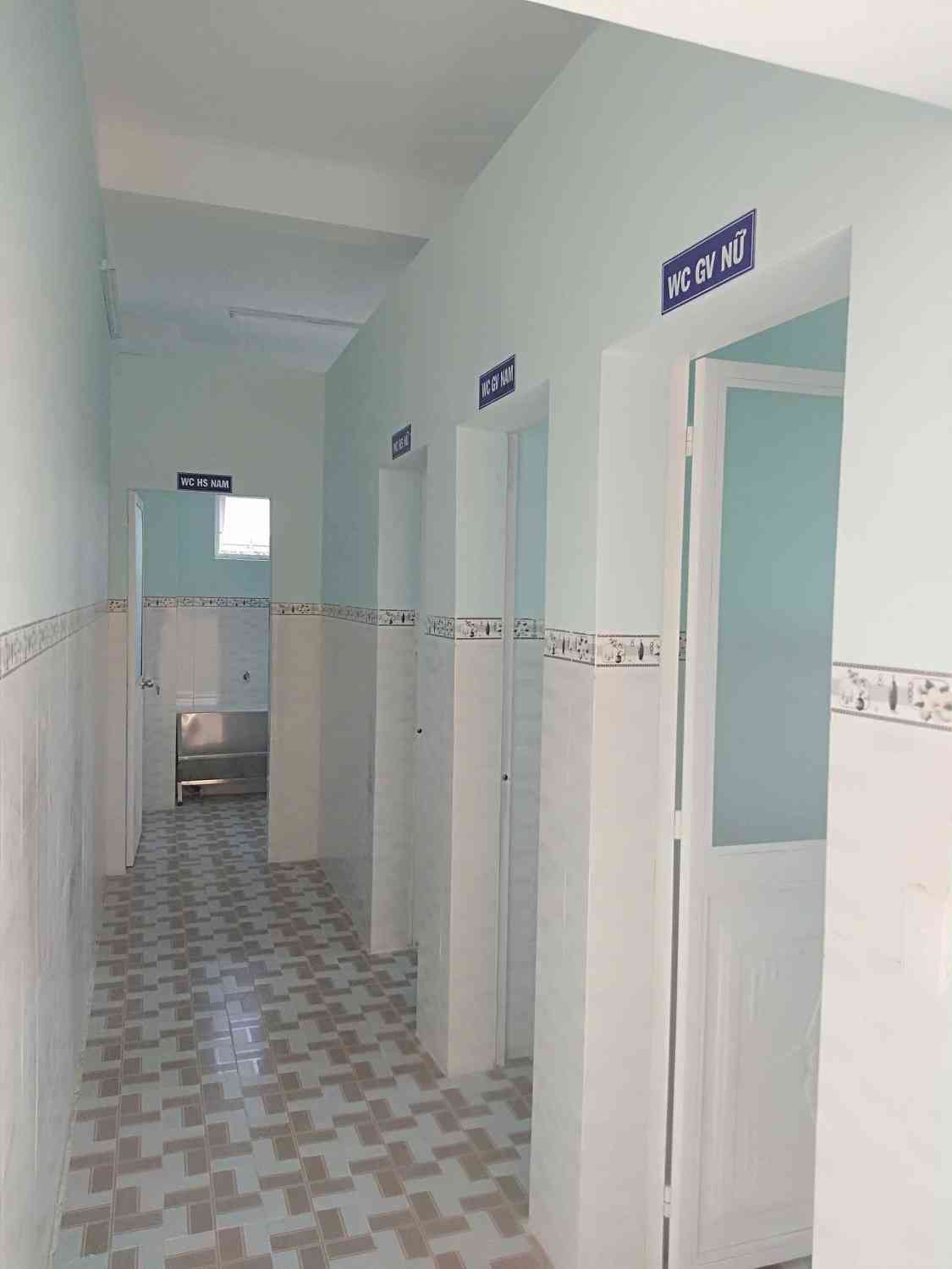Khu vực nhà vệ sinh dành cho giáo viên nữ