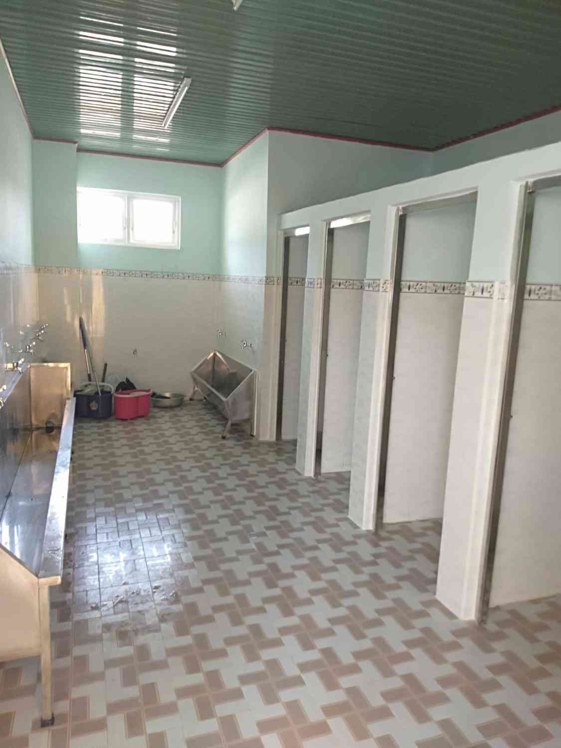 Khu vực nhà vệ sinh dành cho học sinh nam
