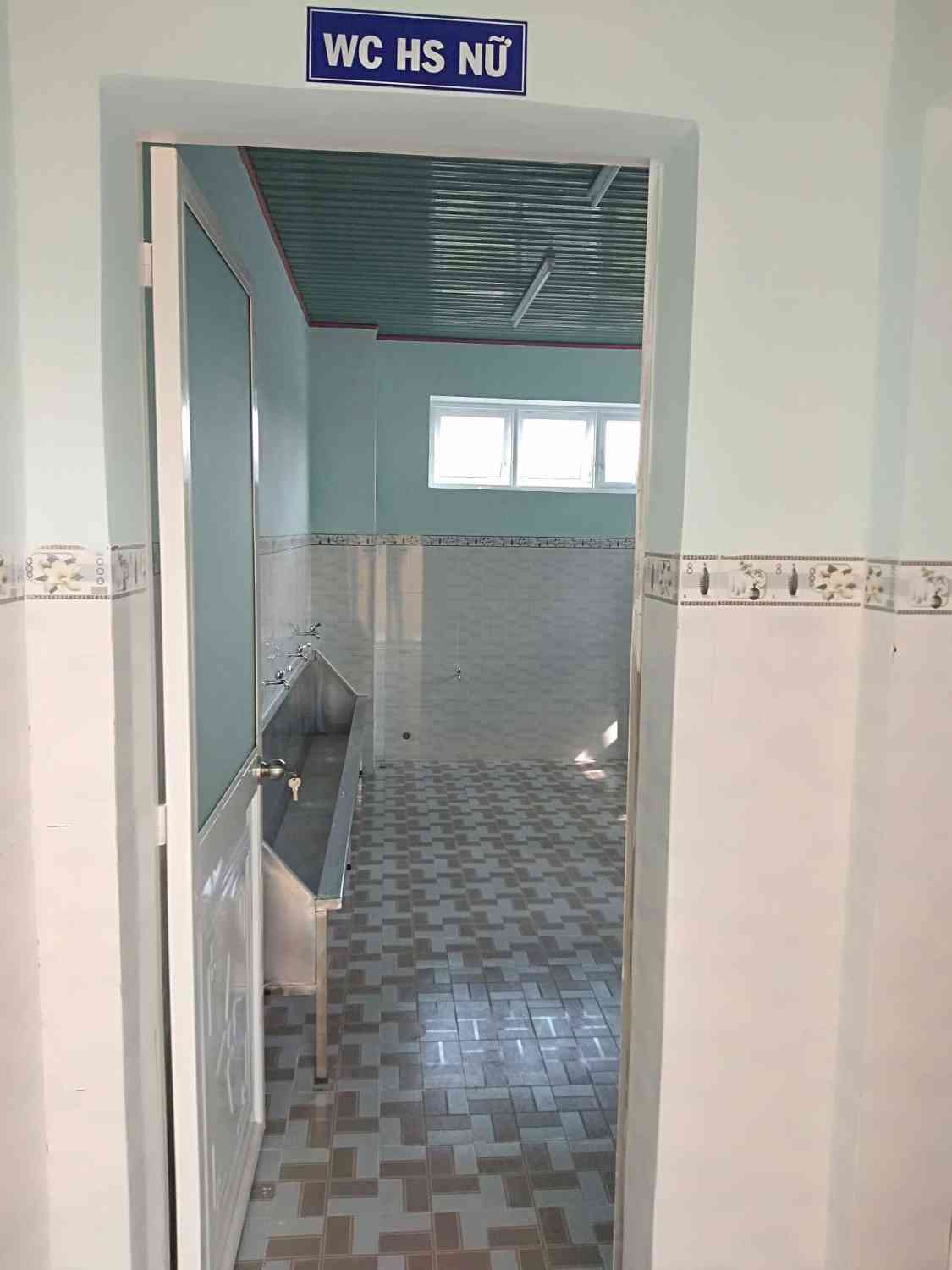 Khu vực nhà vệ sinh dành cho học sinh nữ